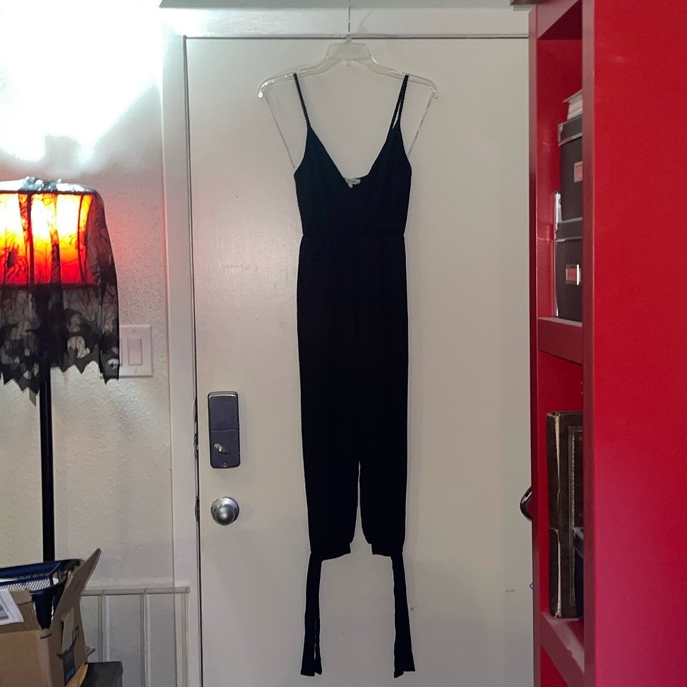 Pre-Owned Rolla Coster Black Spaghetti Strap V Neck Jumpsuit Romper Size XS